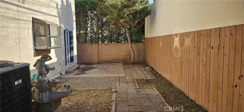 2218 Gates Avenue 1/2