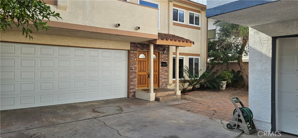 2218 Gates Avenue 1/2