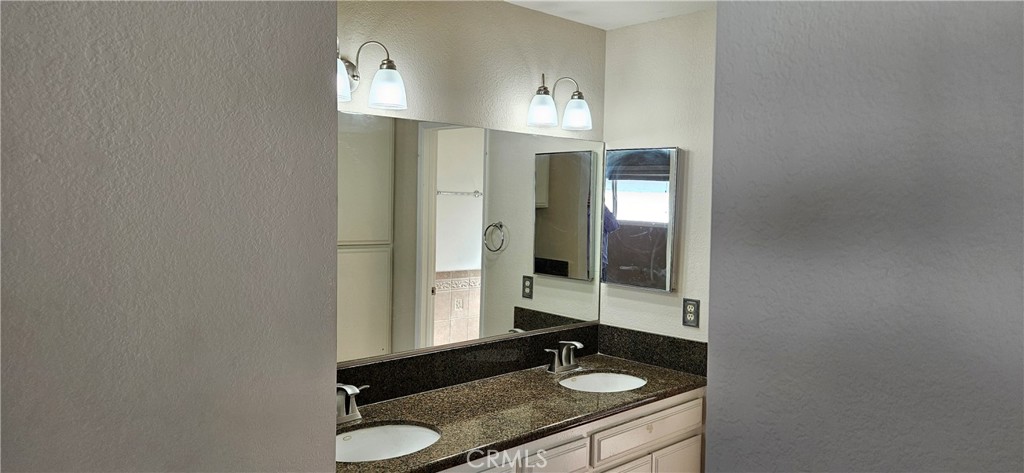 2218 Gates Avenue 1/2