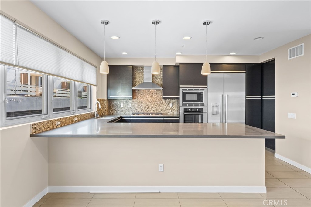 310 Washington Boulevard 705