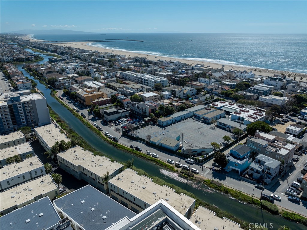 310 Washington Boulevard 705