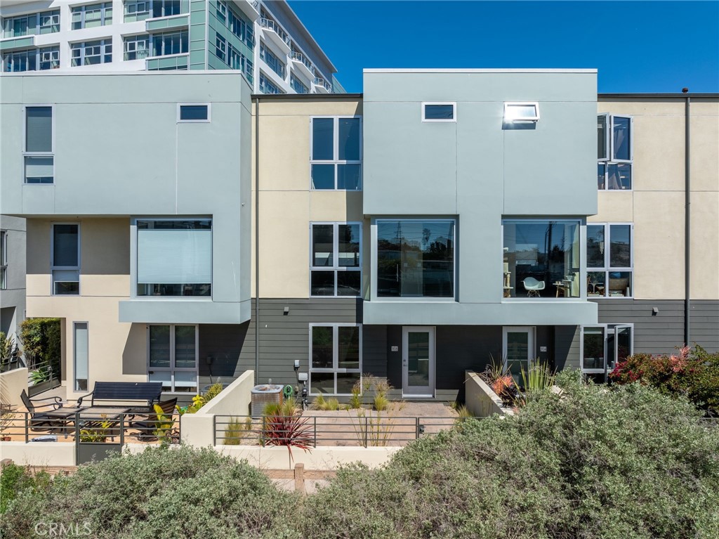 310 Washington Boulevard 705