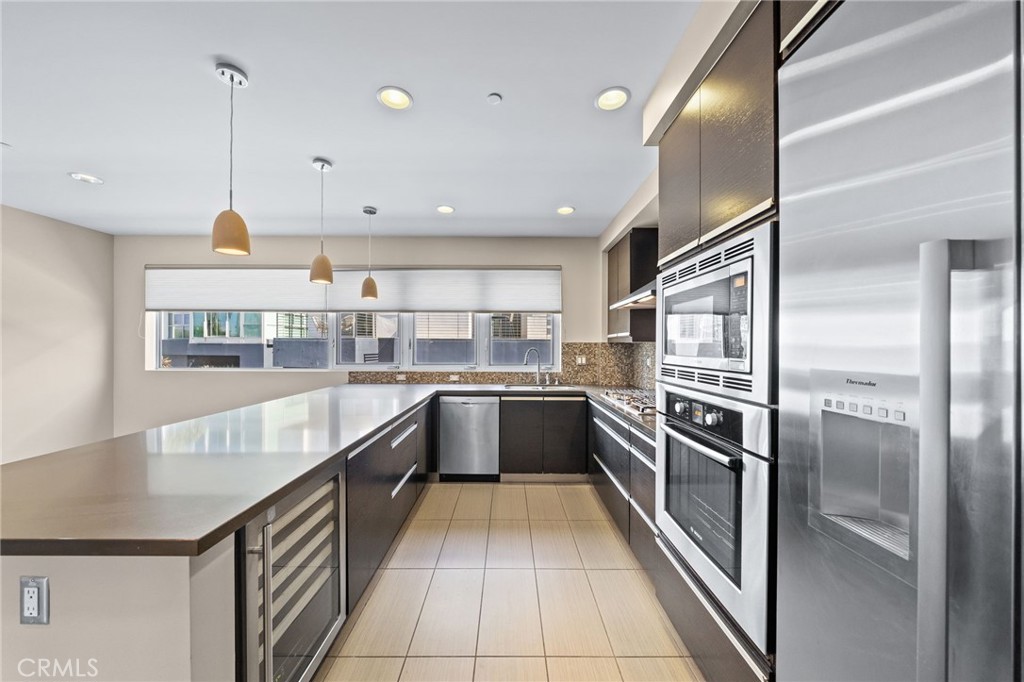 310 Washington Boulevard 705