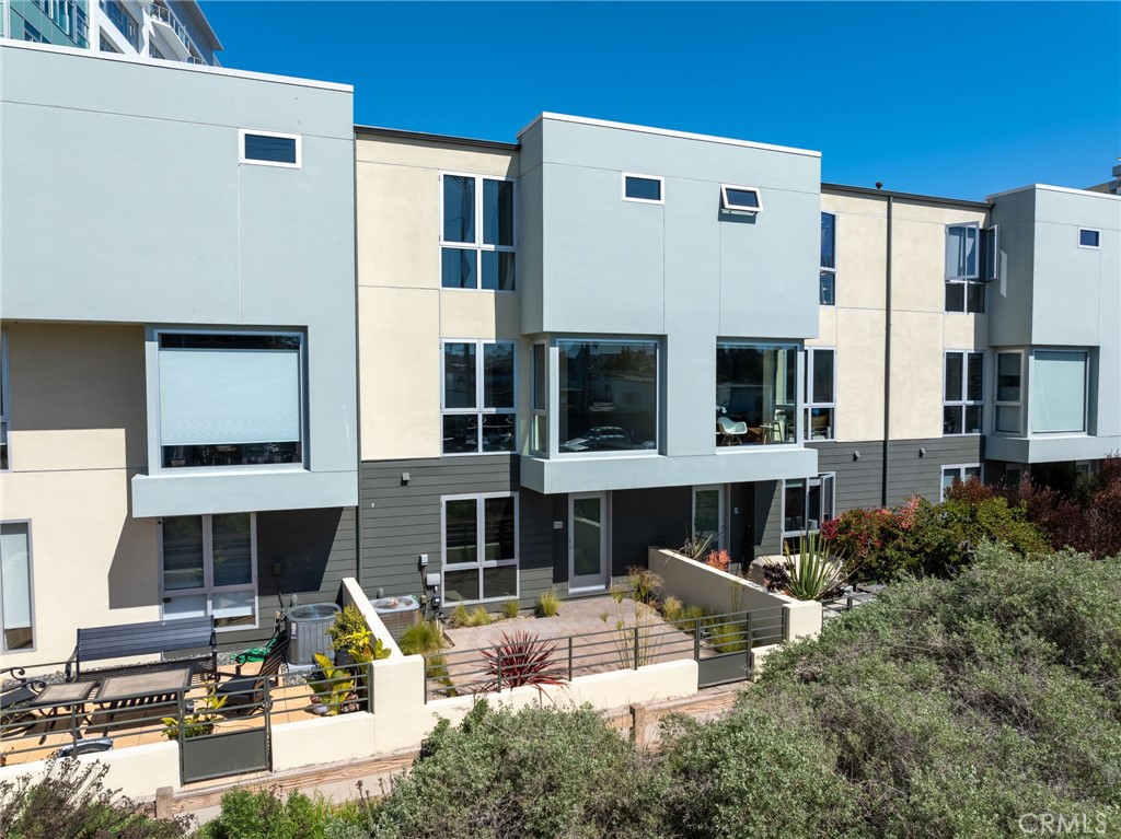 310 Washington Boulevard 705