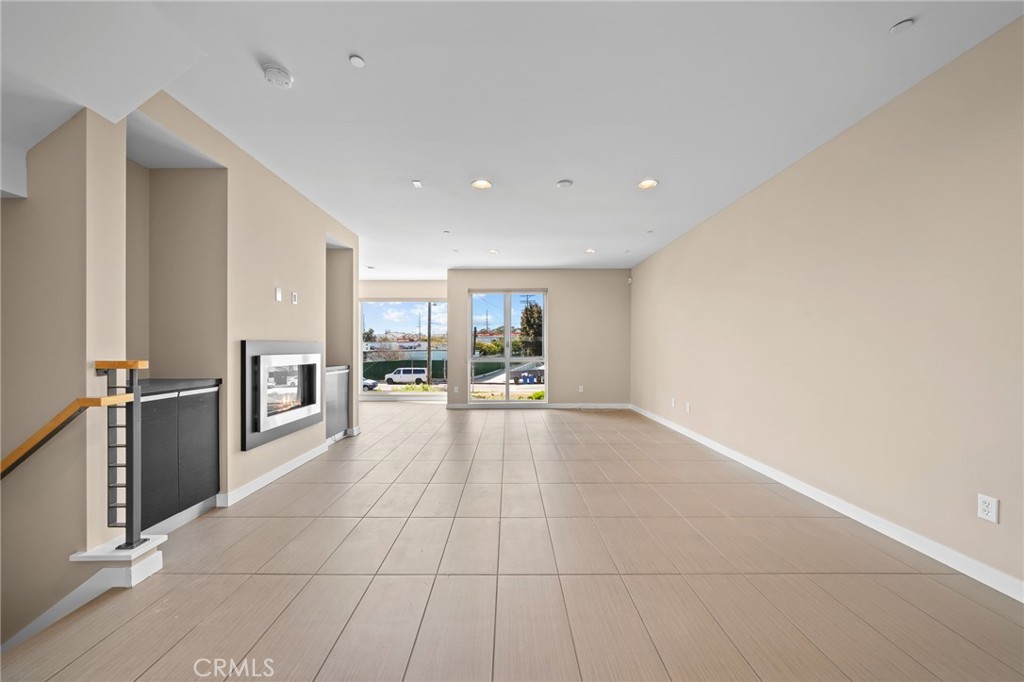 310 Washington Boulevard 705