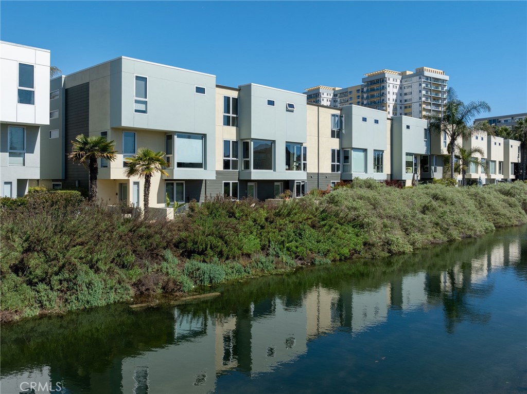 310 Washington Boulevard 705