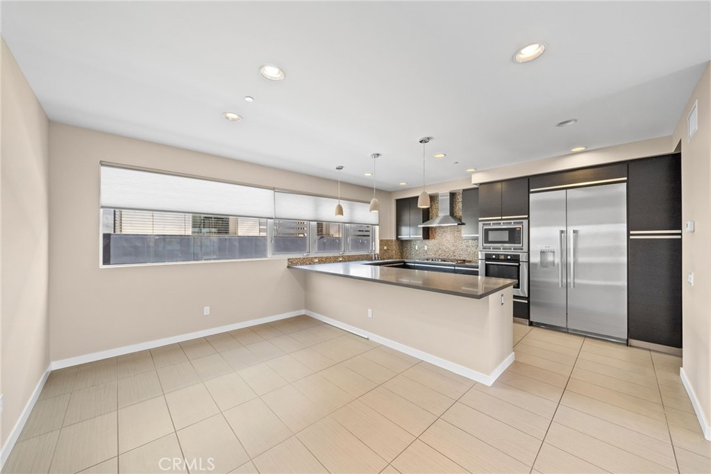 310 Washington Boulevard 705