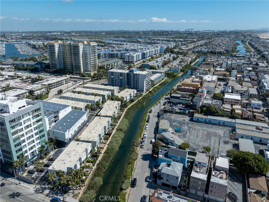 310 Washington Boulevard 705