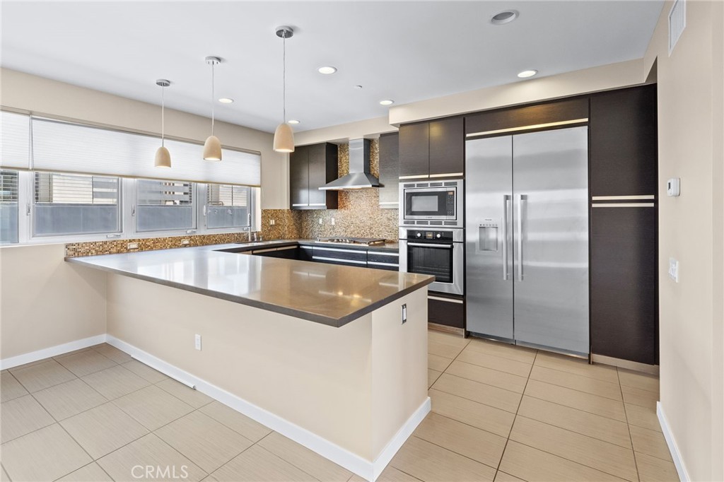 310 Washington Boulevard 705