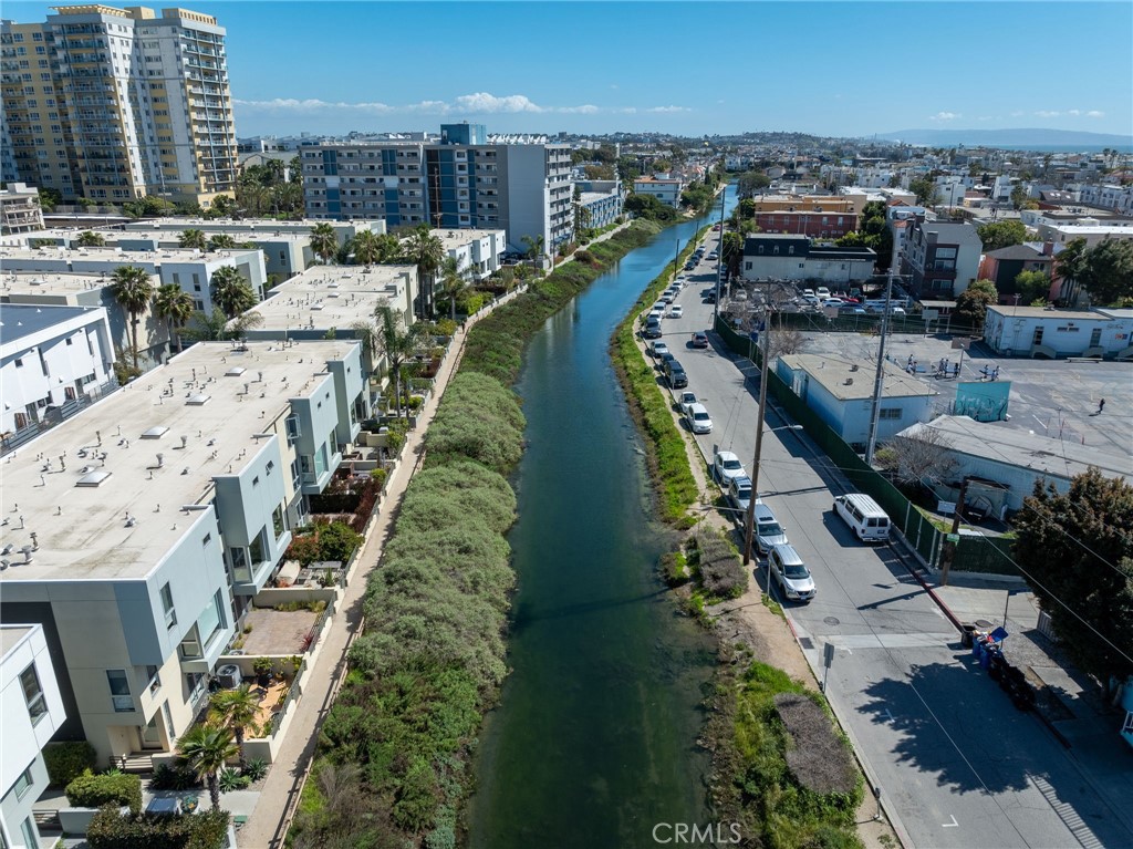 310 Washington Boulevard 705