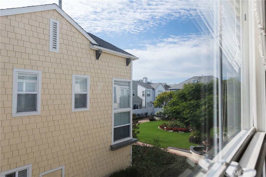 1800 S Pacific Coast 79