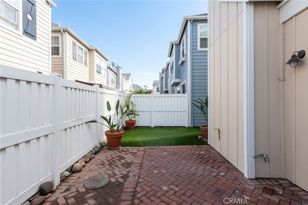 1800 S Pacific Coast 79