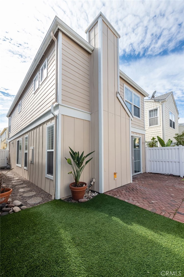 1800 S Pacific Coast 79