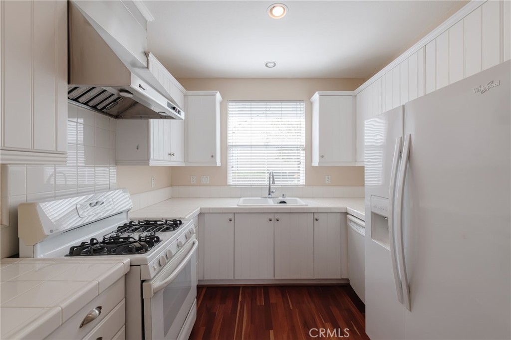 1800 S Pacific Coast 79