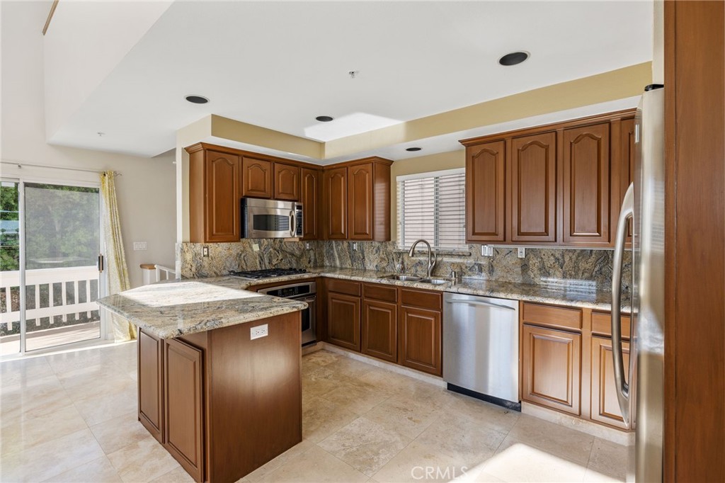 1613 Wollacott Street