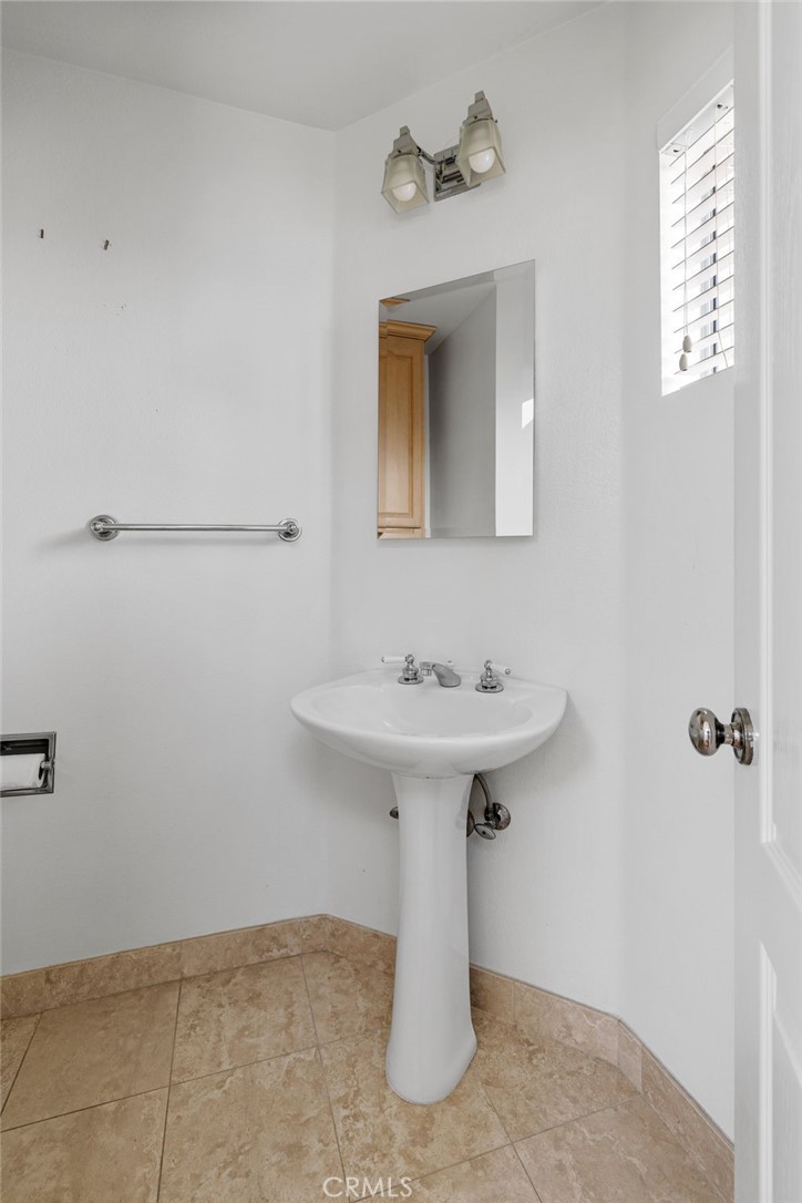 1613 Wollacott Street