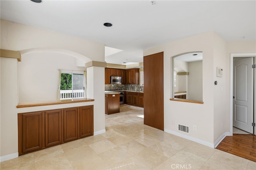 1613 Wollacott Street