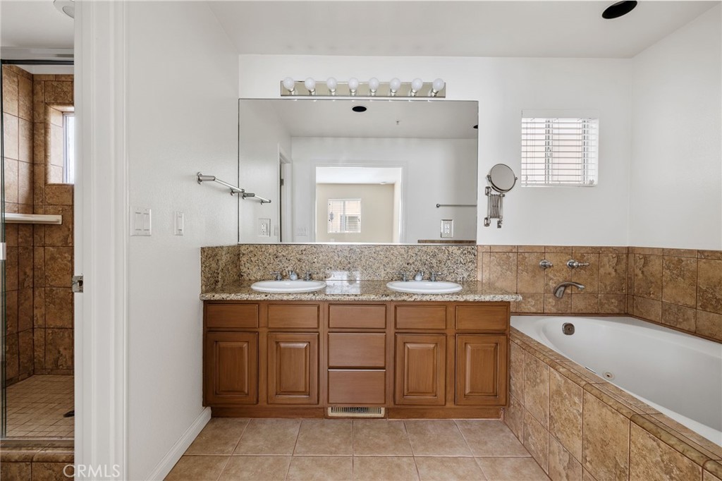 1613 Wollacott Street