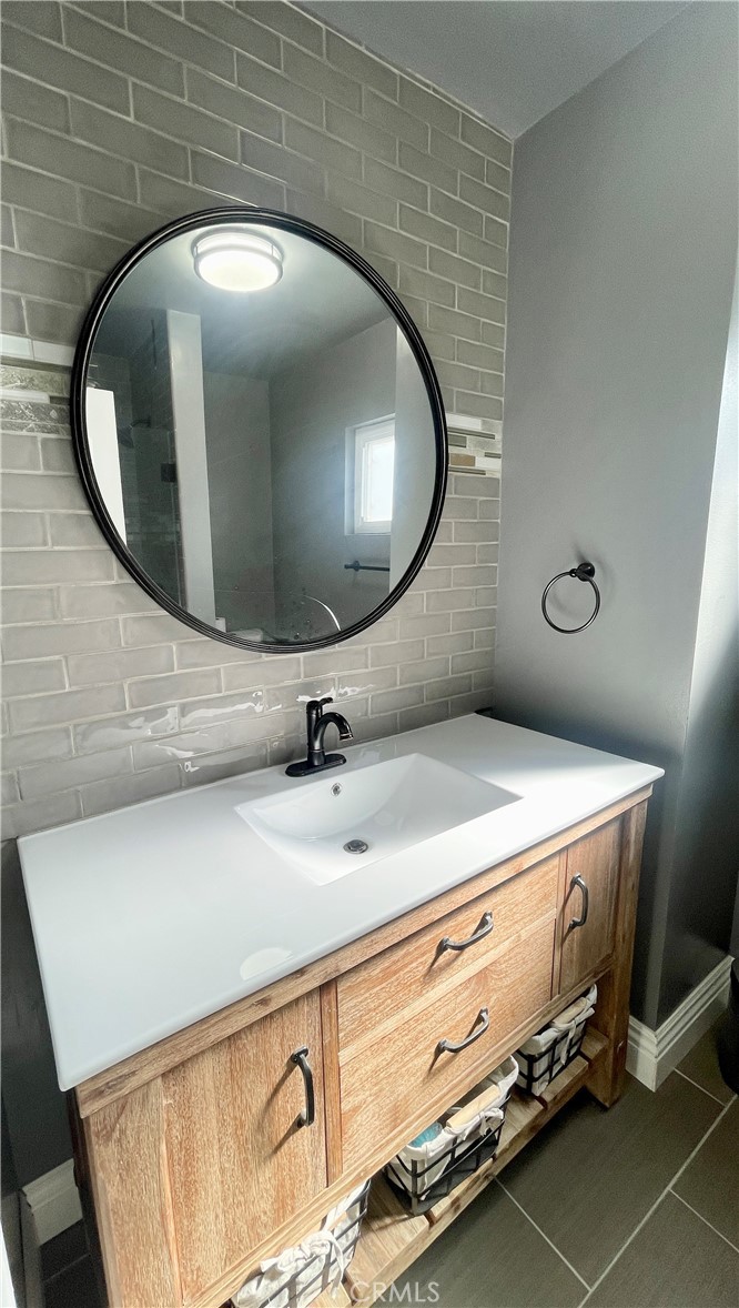 910 N Prospect Avenue