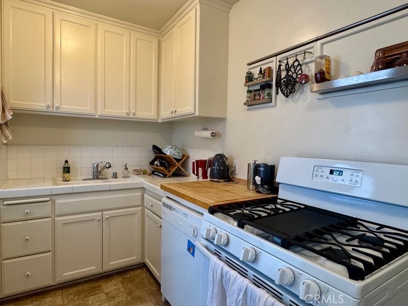 1302 Bonnie Brae Street