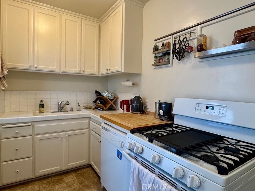 1302 Bonnie Brae Street