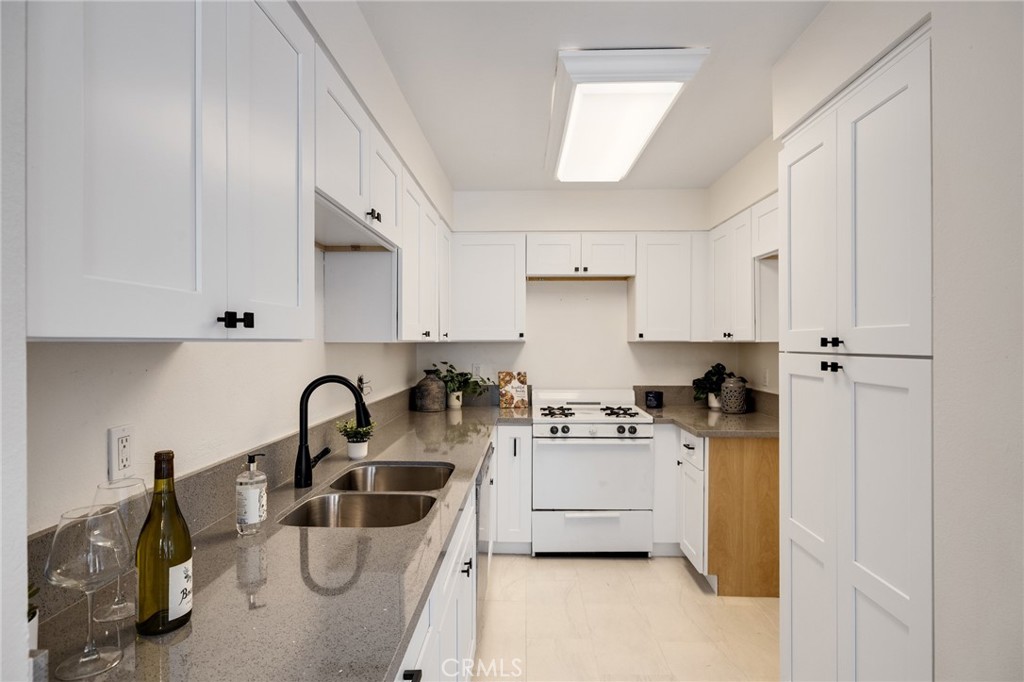 849 E Victoria Street 210