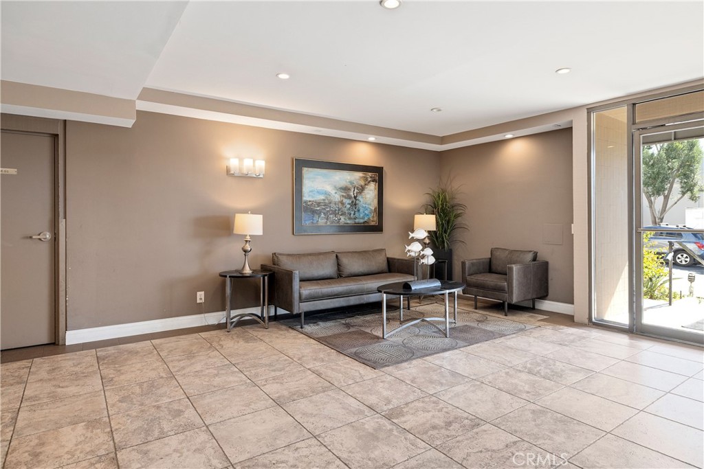 1600 Ardmore Avenue 107