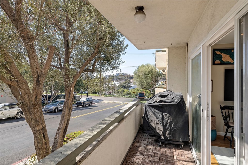 1600 Ardmore Avenue 107