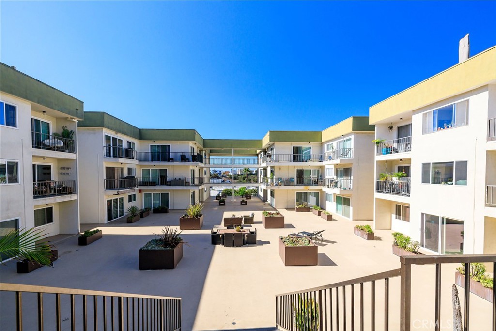 1600 Ardmore Avenue 107