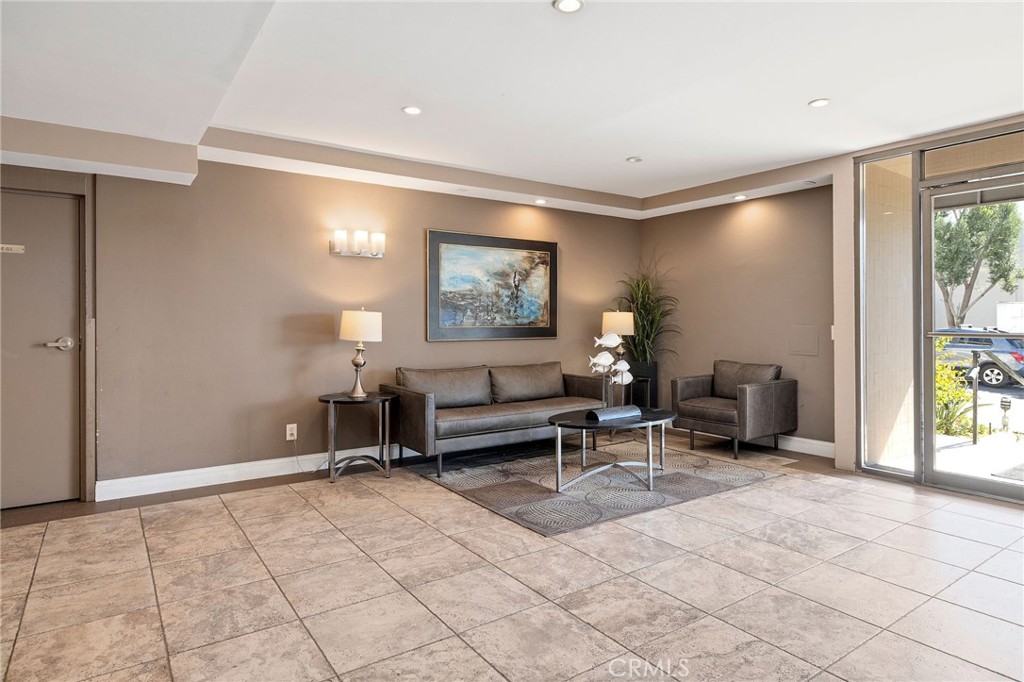 1600 Ardmore Avenue 107