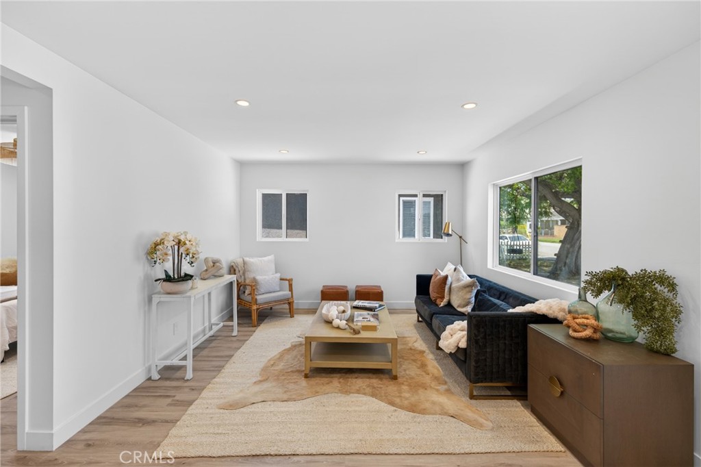4562 W 142nd Street