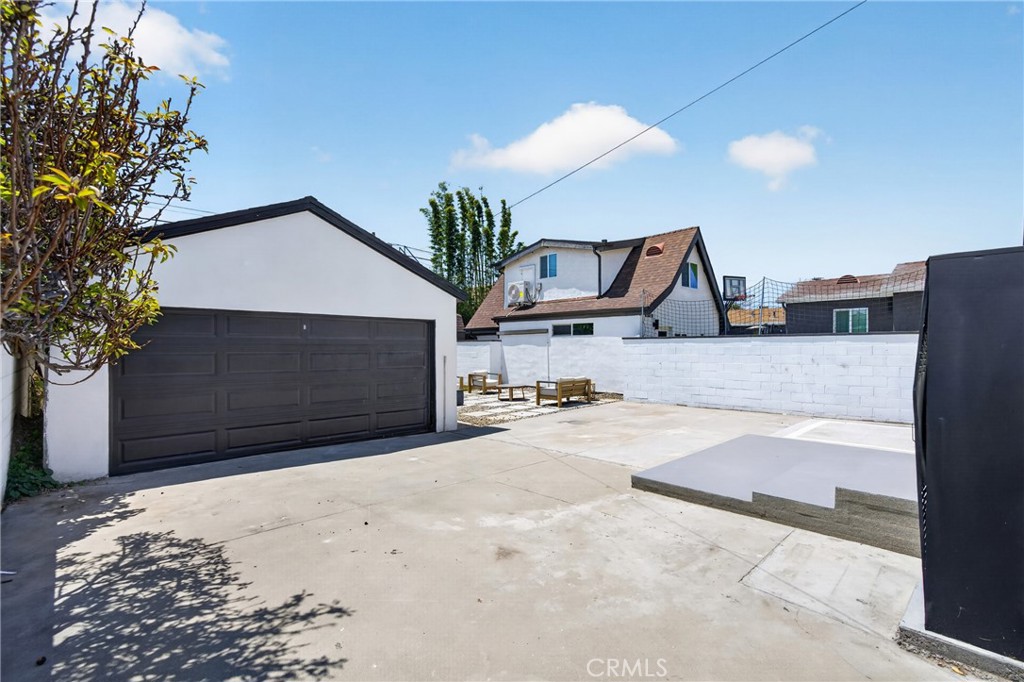 4562 W 142nd Street