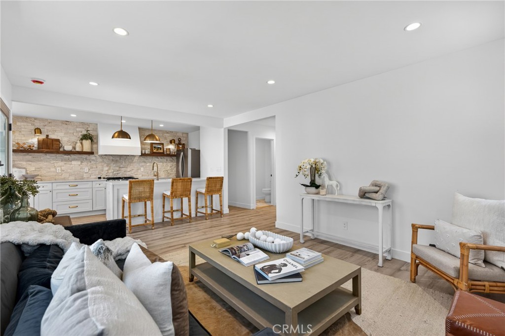 4562 W 142nd Street