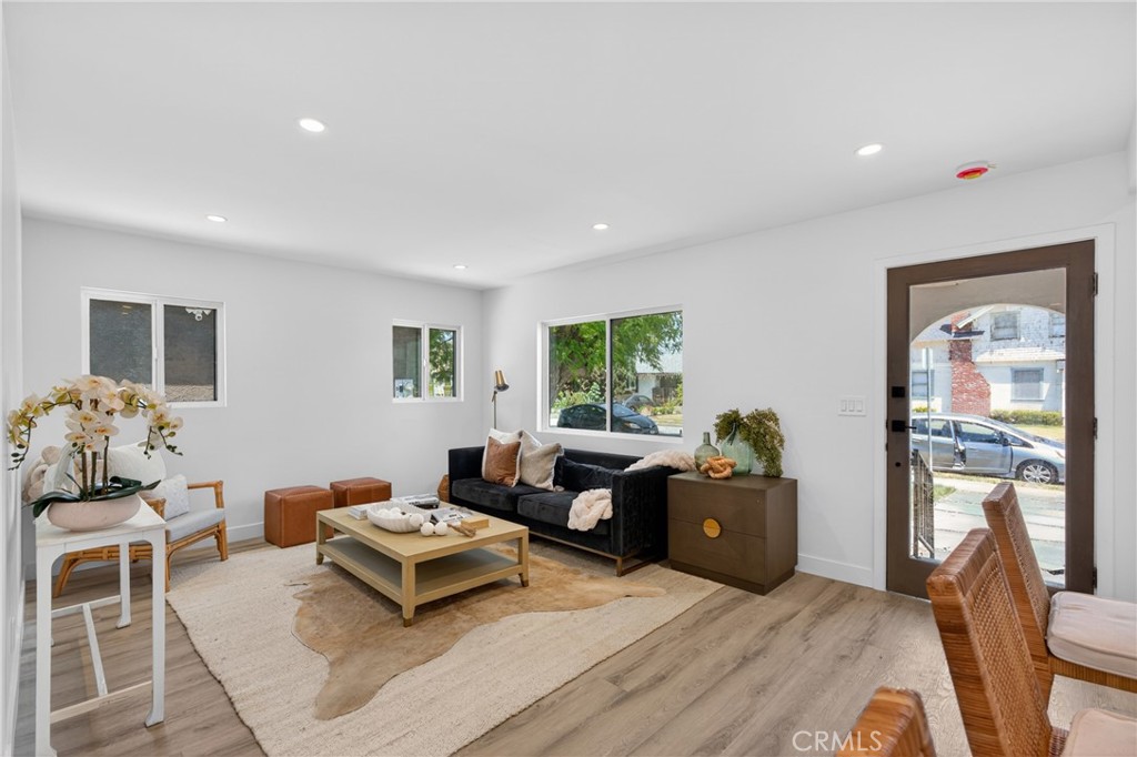4562 W 142nd Street