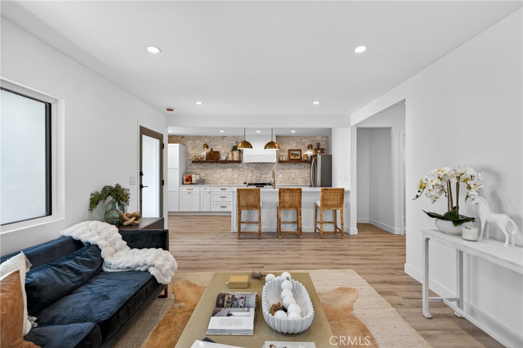 4562 W 142nd Street
