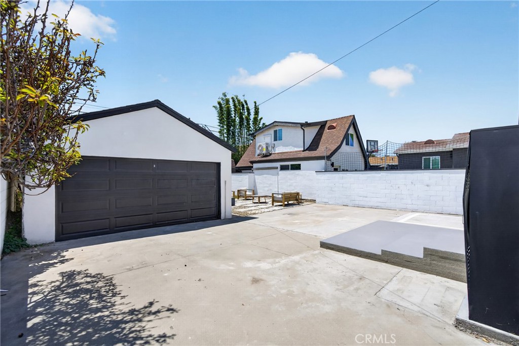 4562 W 142nd Street