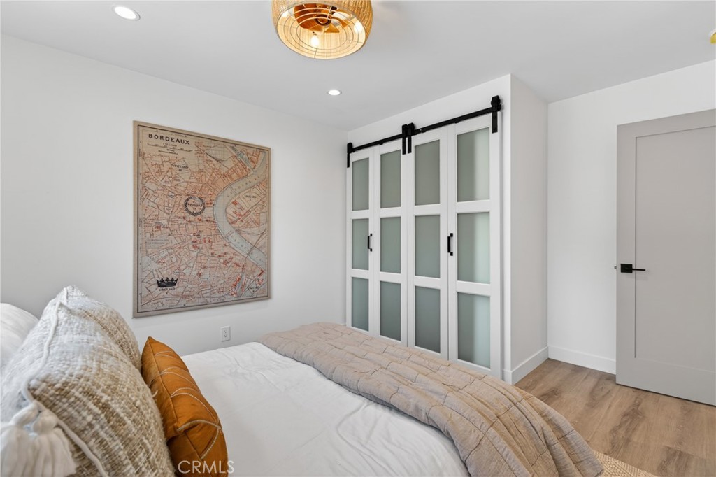 4562 W 142nd Street