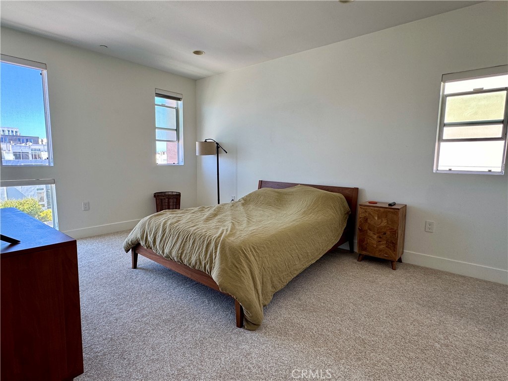 4211 Redwood Avenue 408