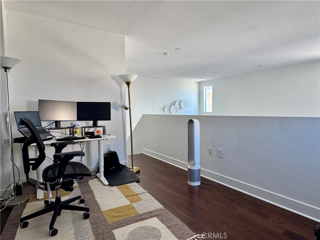 4211 Redwood Avenue 408