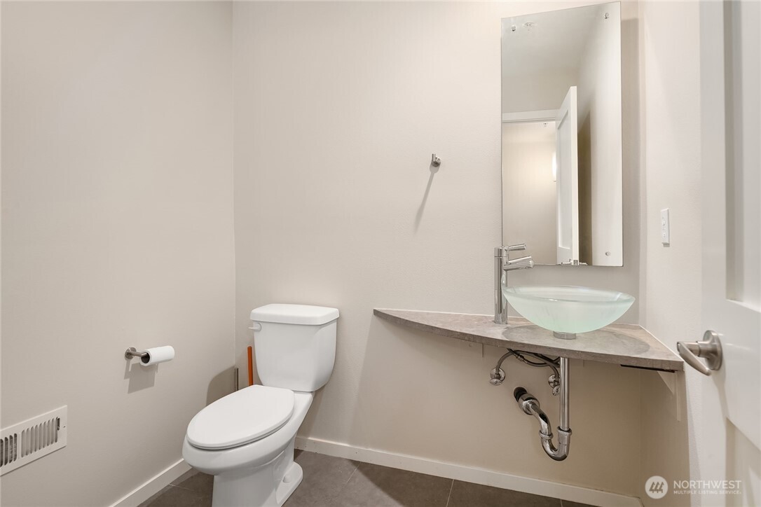 10410 NE 12th St Unit: 106