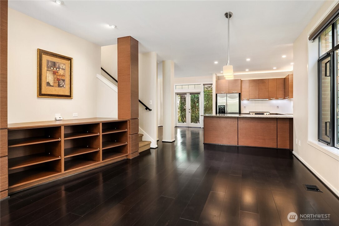10410 NE 12th St Unit: 106