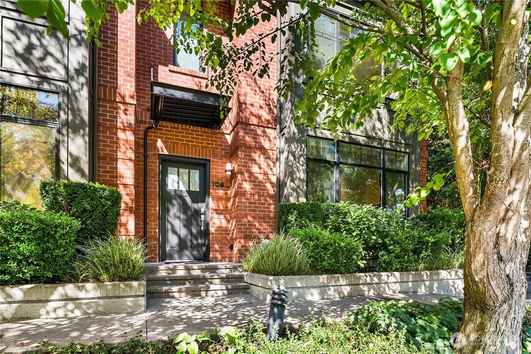10410 NE 12th St Unit: 106