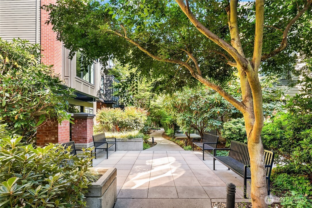 10410 NE 12th St Unit: 106