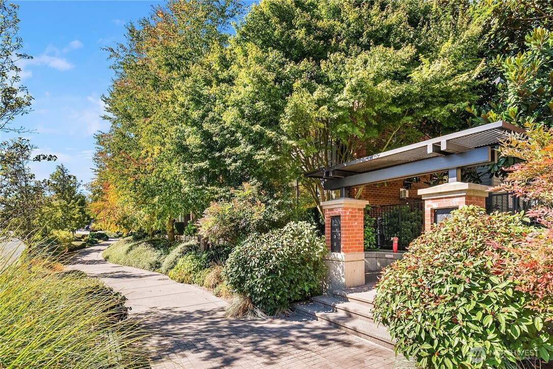 10410 NE 12th St Unit: 106