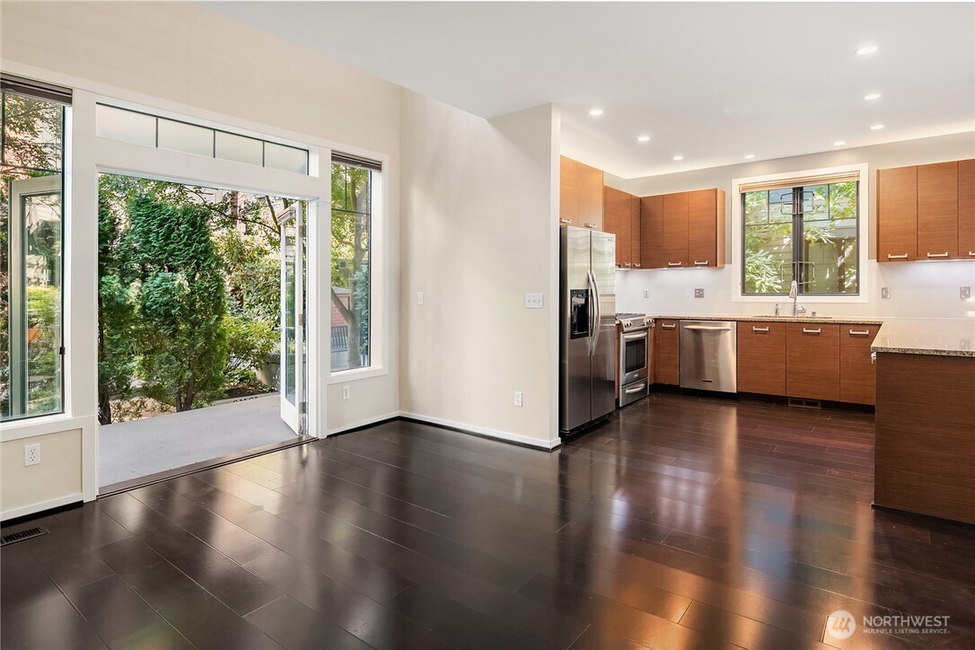 10410 NE 12th St Unit: 106