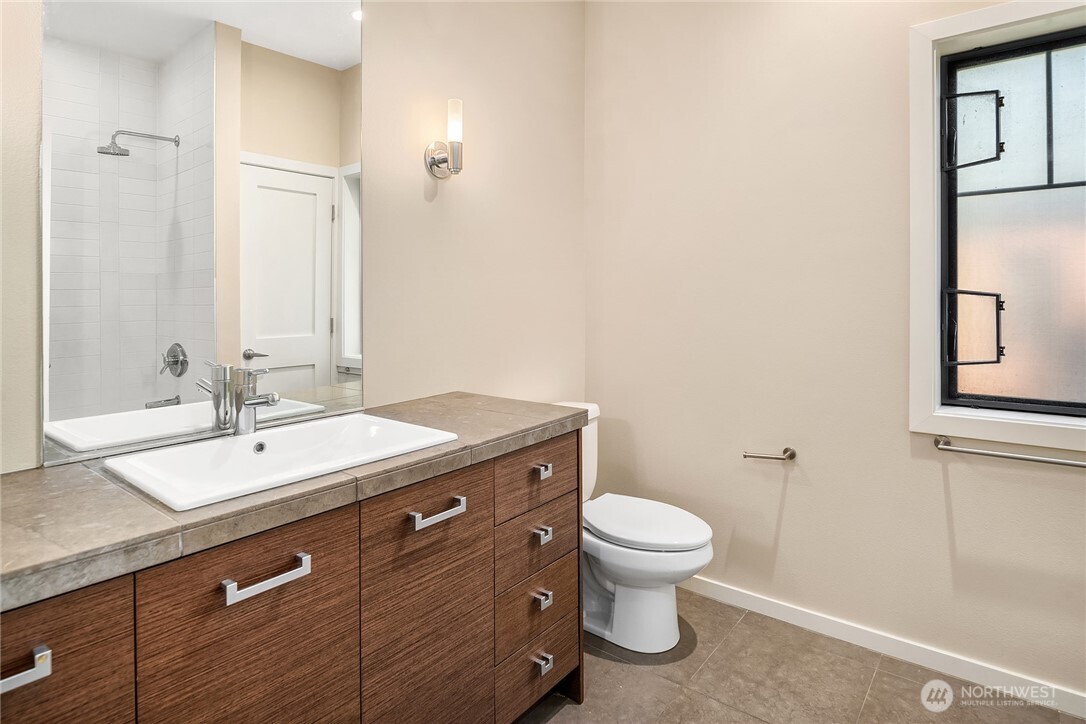 10410 NE 12th St Unit: 106