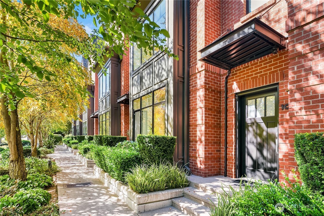 10410 NE 12th St Unit: 106