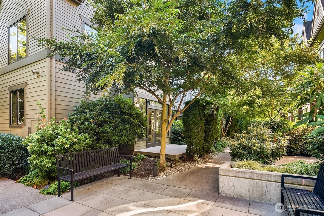 10410 NE 12th St Unit: 106
