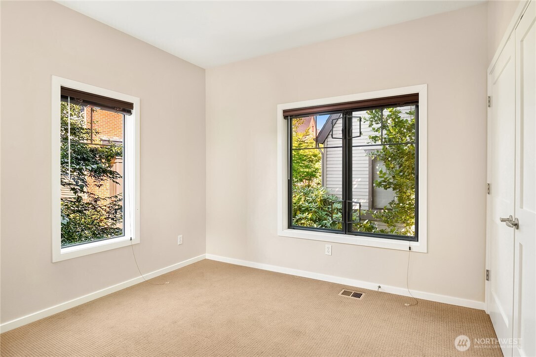 10410 NE 12th St Unit: 106