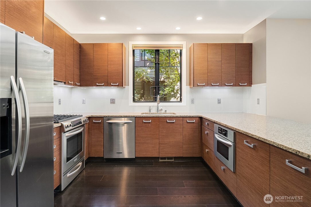 10410 NE 12th St Unit: 106